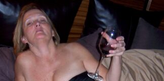 Salope mature cherche du monde pour plan bukkake Salope mature cherche du monde pour plan bukkake